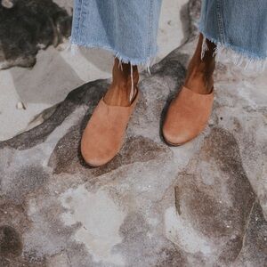 St. Agni NWOT Lou Babouche Clay Suede Nude Slip On Mules Low Flats Heel EU 41